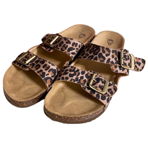 SOLD :: ษดแดกแดแด Leopard Print Adjustable Buckle Sandals - Picture 2 of 7